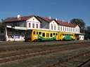 A kladn�i f�p�lyaudvar el�tt s�tk�rezik a Regionova. H�res is lett, mivel m�g az ind�h�zban is megjelent :)