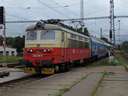Jihlav�ban otthagyom a vonat, b�r �n is Brno fel� megyek, de m�s �tvonalat v�lasztva. Itt egy szem�lyvonat �rkezik �ppen Havl��k�v Brod fel�l