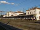 Chomutov környékén a nagy vasútépítési lázban 1870-1873-ig 3 vasúttársaság is sorban nyitotta a vonalait, elsõként az Aussig-Teplitzer Eisenbahn állomása készült el 1870-ben