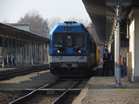 A 843.009 Pardubice fel� indul gyorsvonatk�nt. J�p�r �ve m�g B�v�rok j�rtak erre is