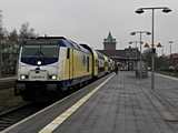 A Metronom 2007 ta rnknt jr ilyen Bombardier szerelvnyekkel Cuxhaven s Hamburg kztt. A jratunk Hamburg fel egyre jobban telt meg s ntt a ksse. Elbb a mozdonyvezet tjkoztatsa alapjn egy tehervonat tartott fel (nem elztnk meg egyet sem Hamburgig), majd jelzproblma volt a hivatalos problma...