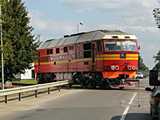 Innen pedig a kalinyingrdi TEP70-518 veszi t a vonatot. Itt mr igazn Oroszorszgban rezheti magt az ember, az autk nagyobb rsze is orosz, a mozdony is, a hatr meg nincs 100 mterre sem