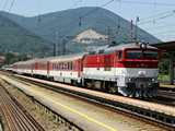 A 757.017 majdnem ugyanazzal a szerelv�nnyel �rkezik, mint tegnap a 20-as, csak a 3. kocsit cser�lt�k benne