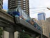 Seattle igazi tmegkzleked vros, olyan klnlegessggel is bszklkedhet, mint az 1962-ben tadott monorail. Br akr 70 km/h-val is jrhat, erre olyan nagy szksg nincs, mivel a plya alig 1,5 km hossz