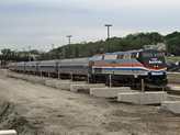 A 822-es, 40. Jubileum (Amtrak 1971-2011) fests Genesis az egyik ritka nemzetkzi vonattal rkezik. Az Adirondack nap mint nap ingzik NY s Toronto kztt, ma ppen viszonylag nagy, 50 perces ksssel