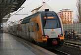 Az ODEG emeletes Stadler motorvonata tov�bb sz�nes�ti a k�pet