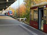 A nagyvas�ti szerelv�nyr�l k�z�s peronos az �tsz�ll�s az S-Bahnra, s�t mit t�bb m�g a v�g�ny is ugyanaz