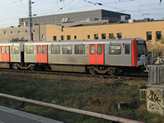 Egy hamburgi metr�szerelv�ny is v�rakozik a gy�r bej�rata el�tt