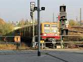 Az S25-�s �tv�g eg�sz Berlinen �szakt�l d�lig, de �n csak a Borhonlmer Strasse meg�ll�ig j�v�k, itt �gugrok egy S8-asra